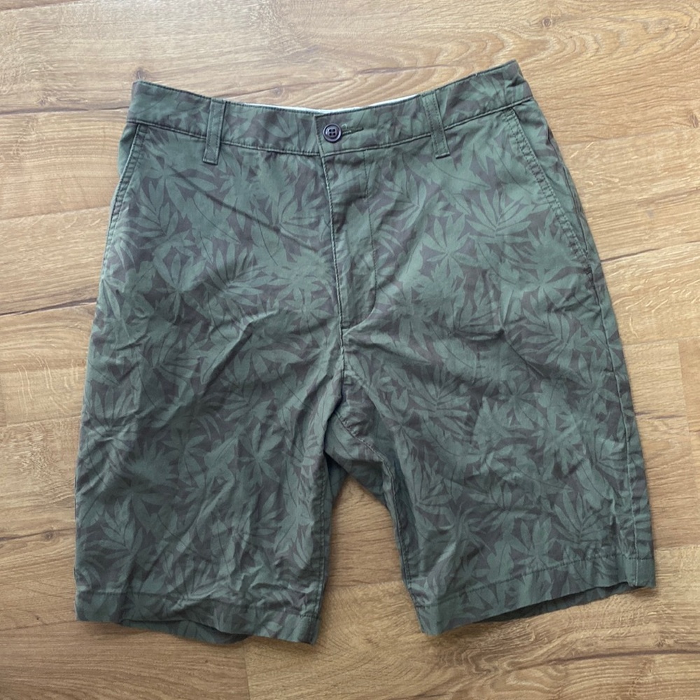 DOCKERS Green Leaf Print Shorts